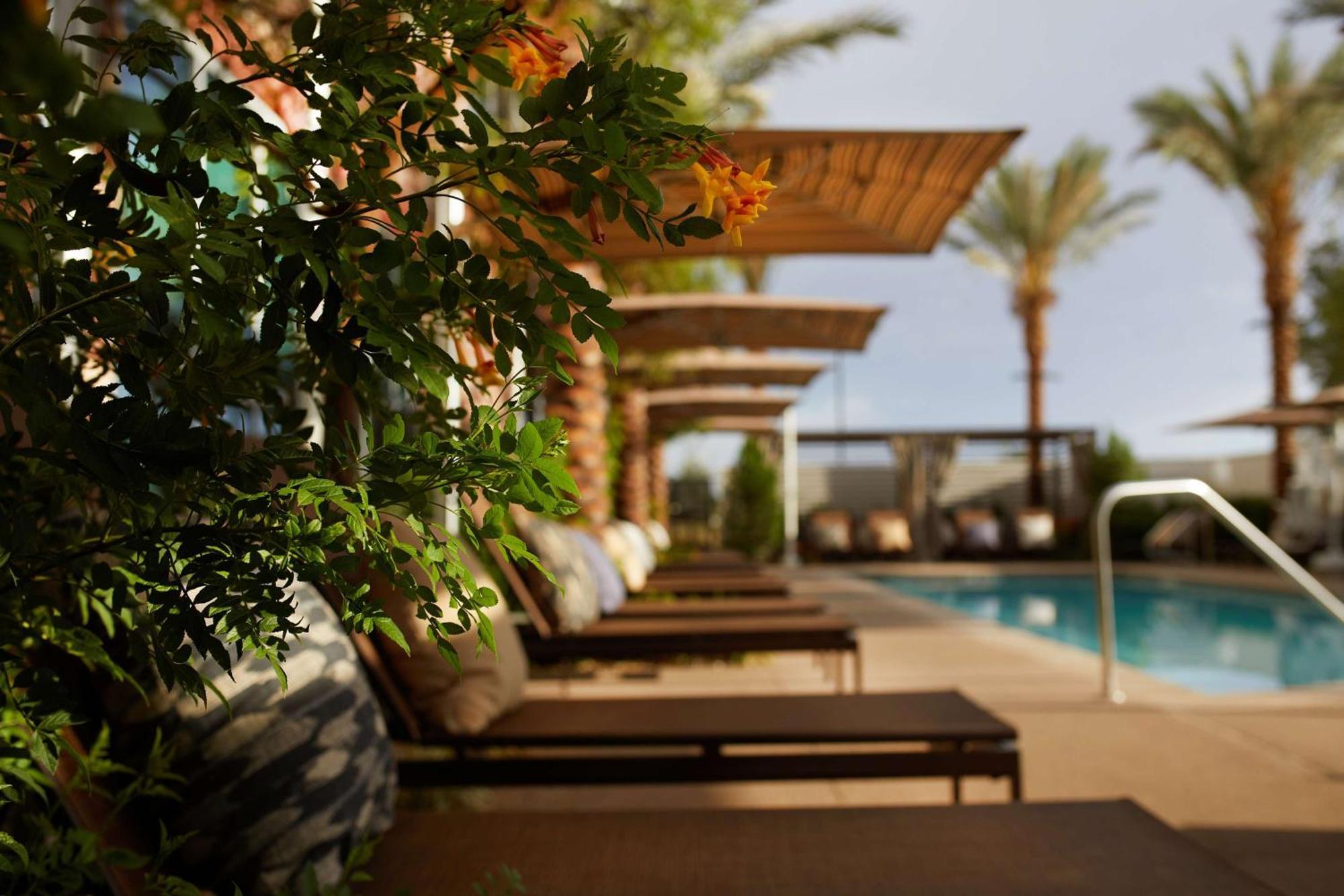 Hyatt Place Las Vegas At Silverton Village Exterior photo